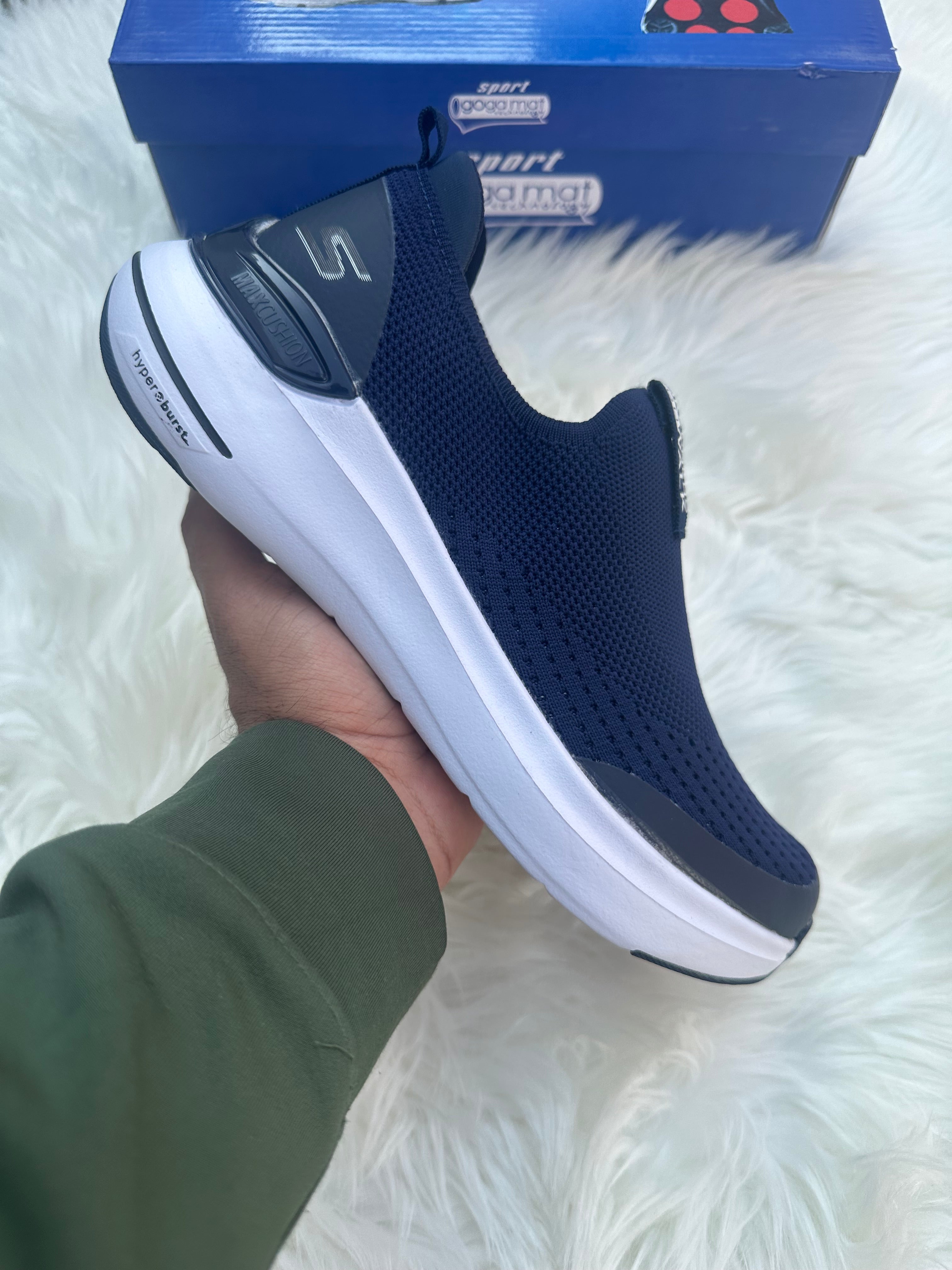 Skechers Max Cushion Hyperburst