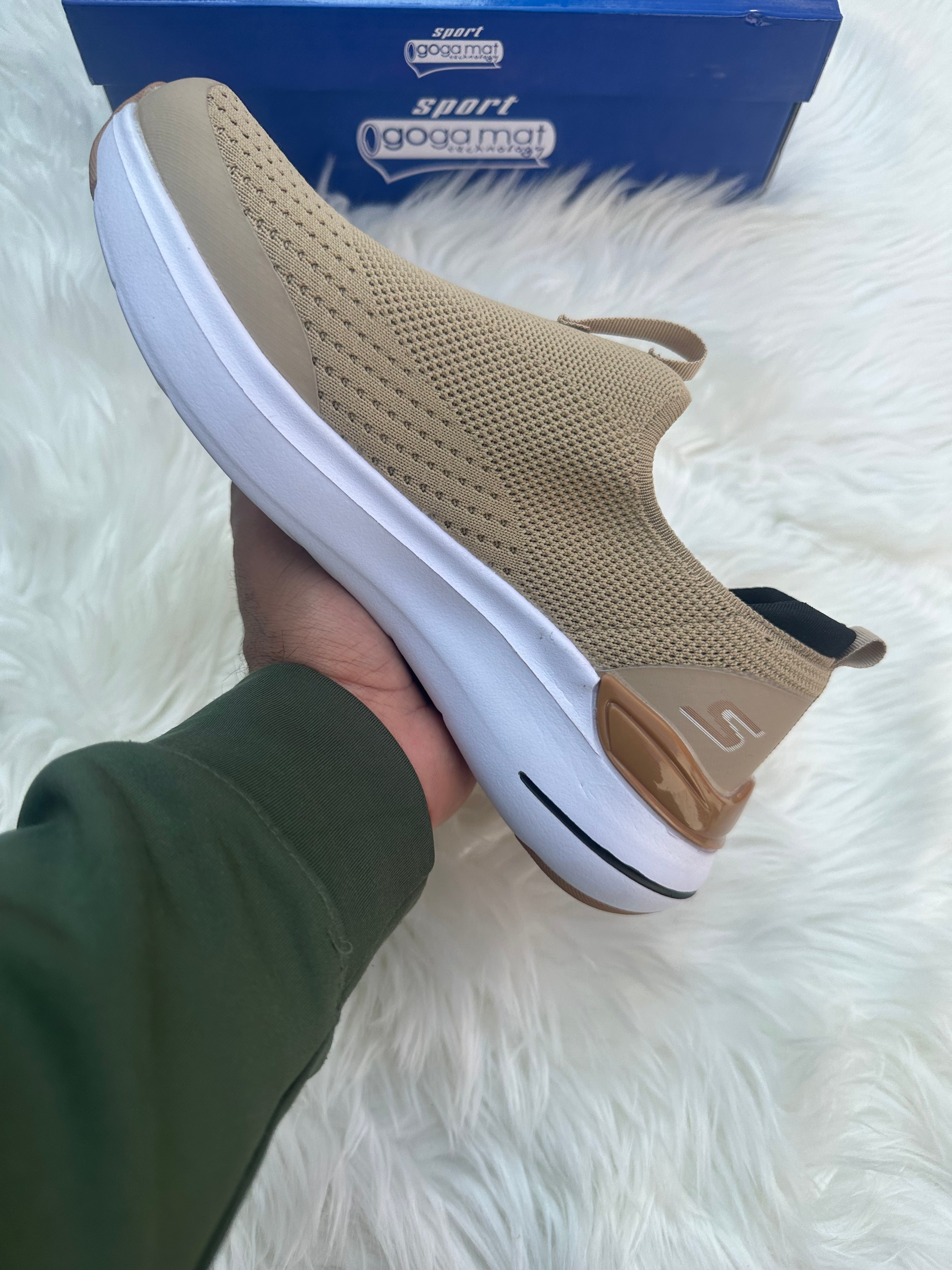 Skechers Max Cushion Hyperburst