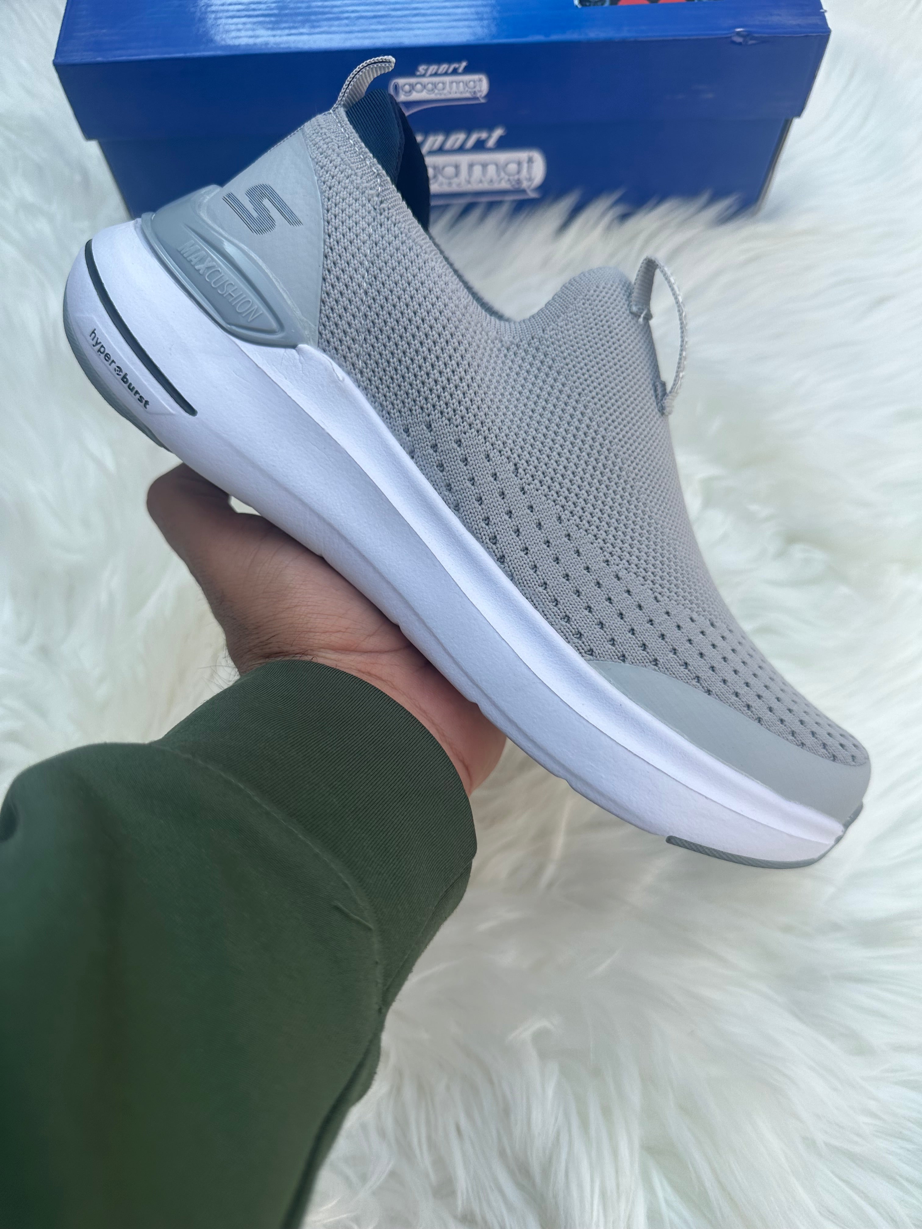Skechers Max Cushion Hyperburst