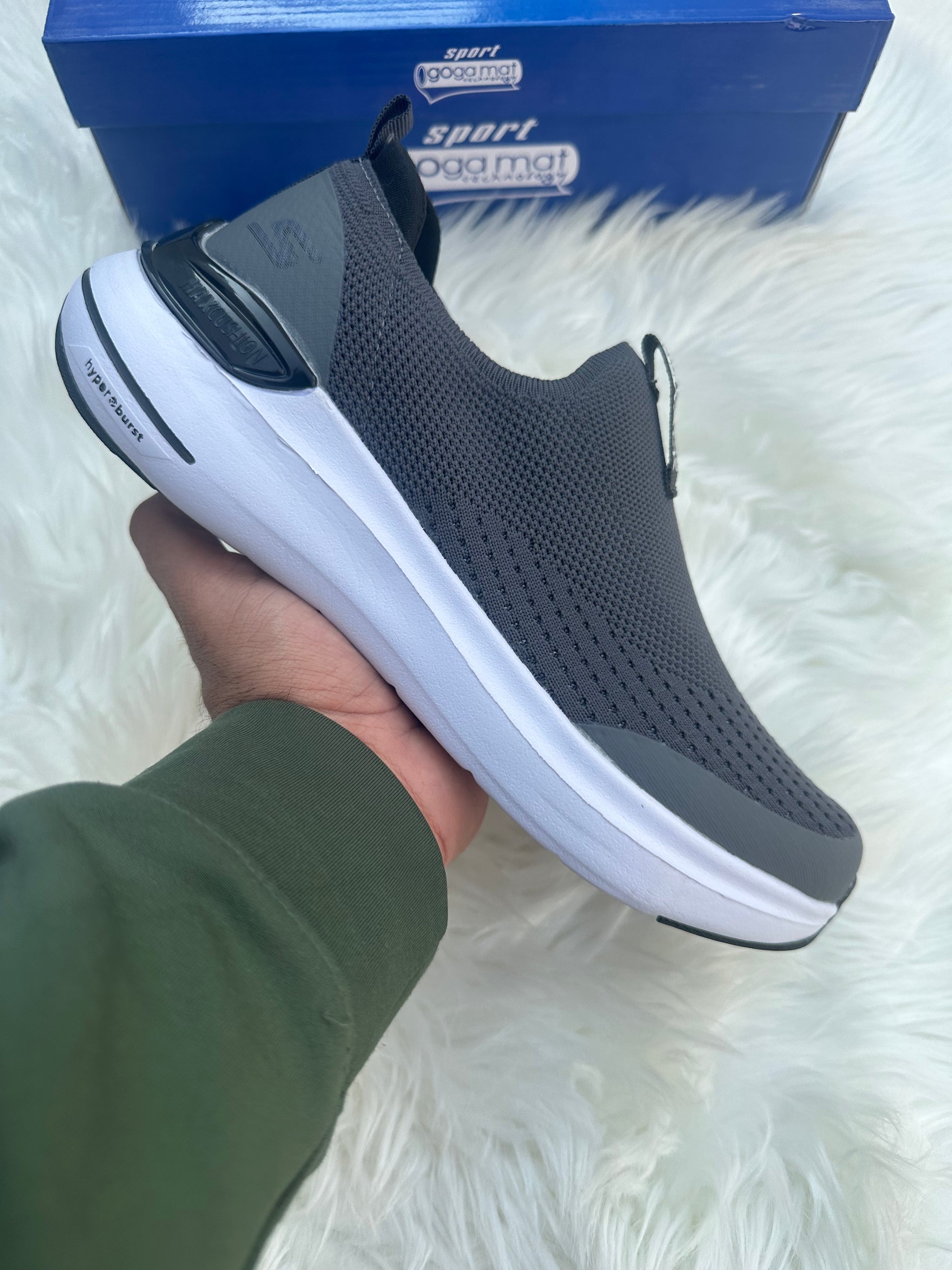 Skechers Max Cushion Hyperburst