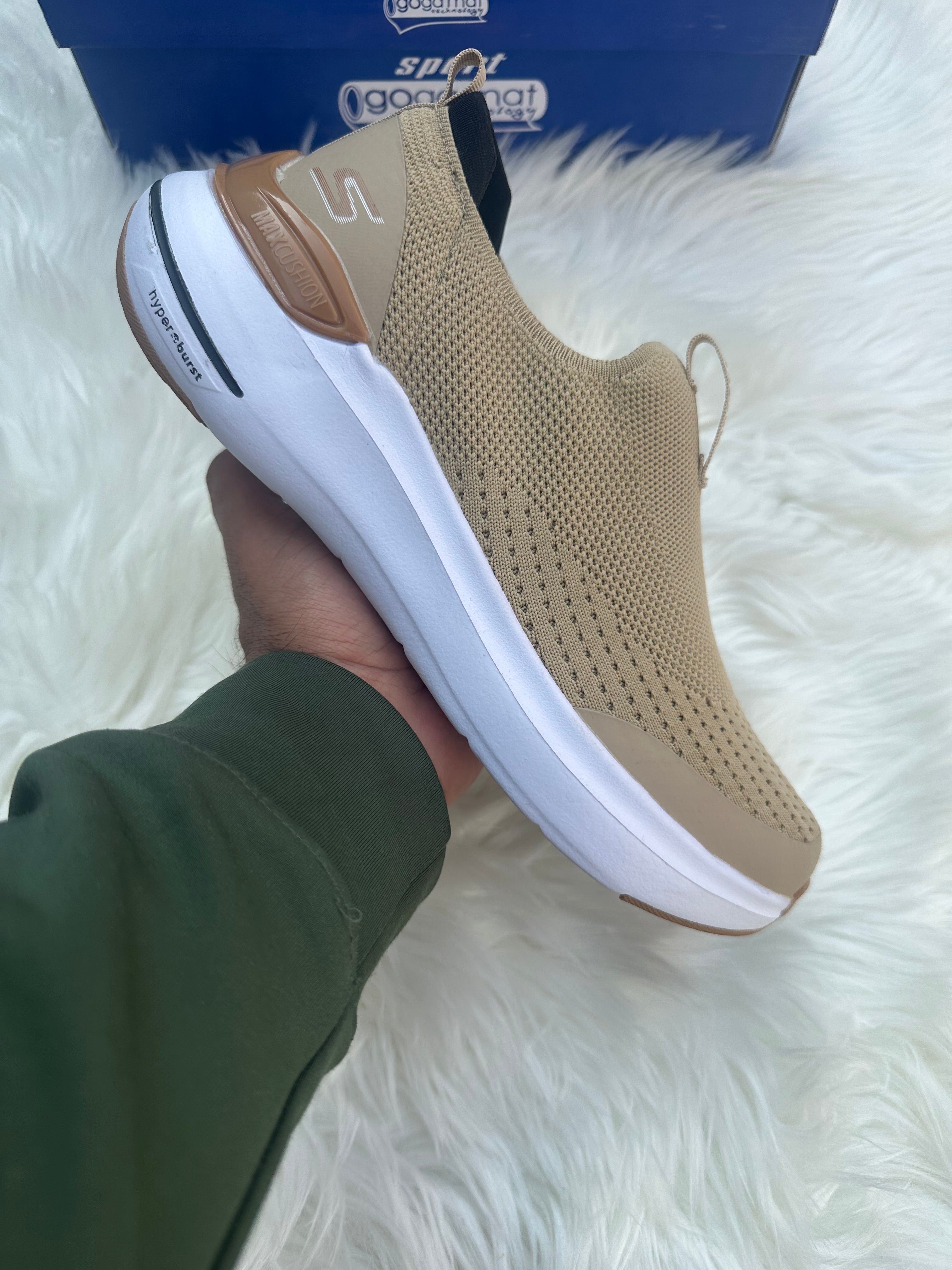 Skechers Max Cushion Hyperburst