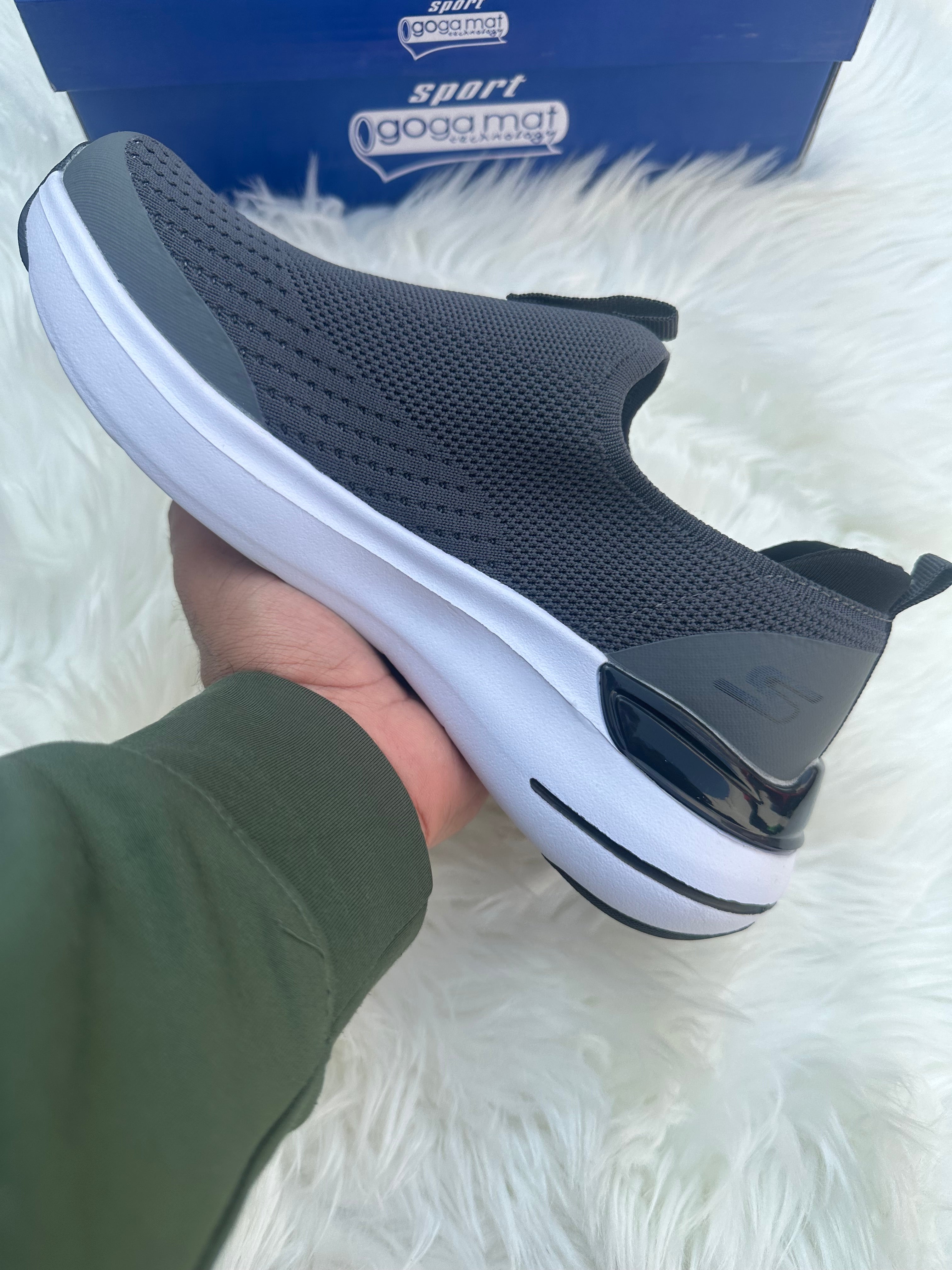Skechers Max Cushion Hyperburst