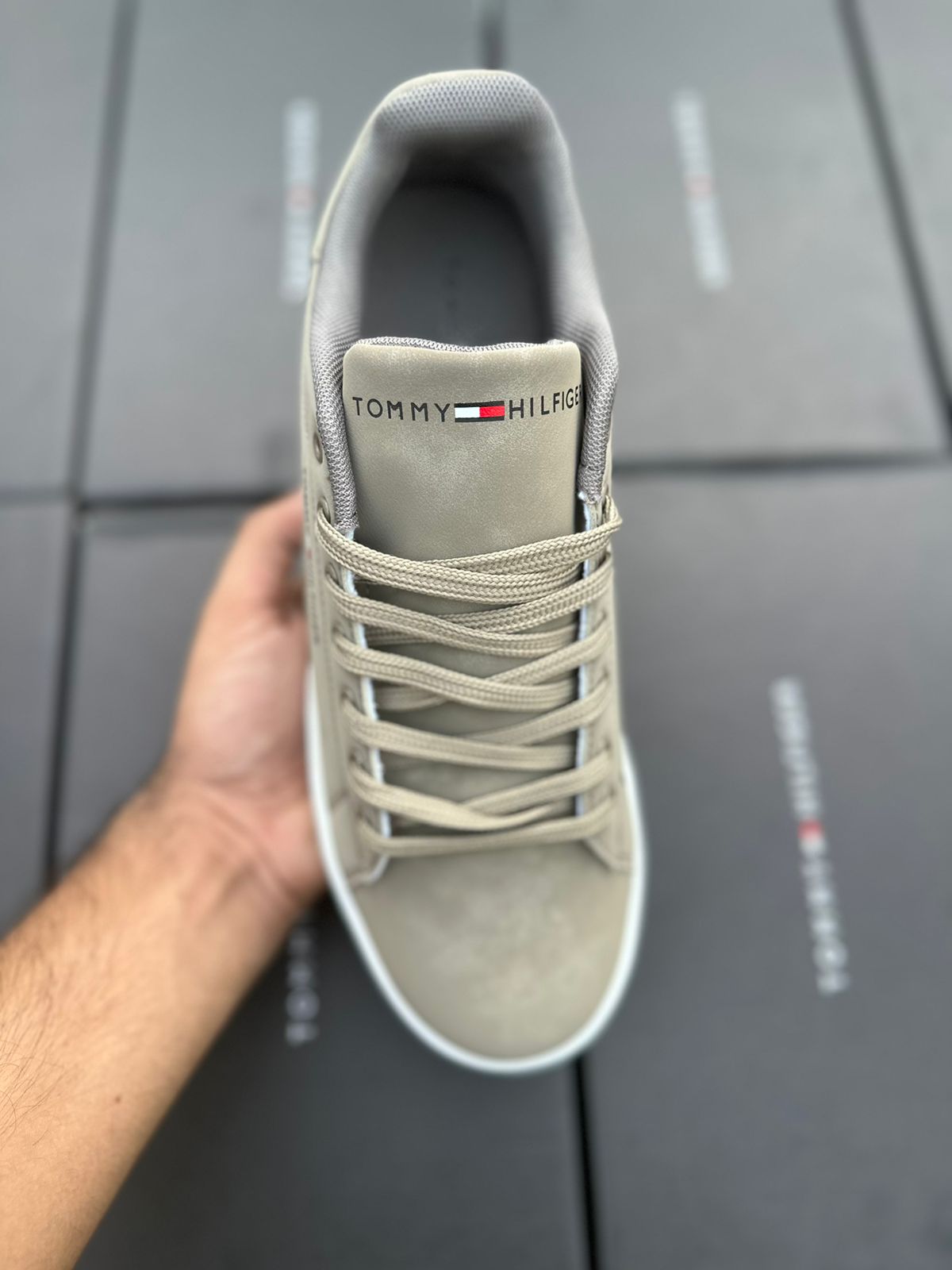TH Court Sneakers