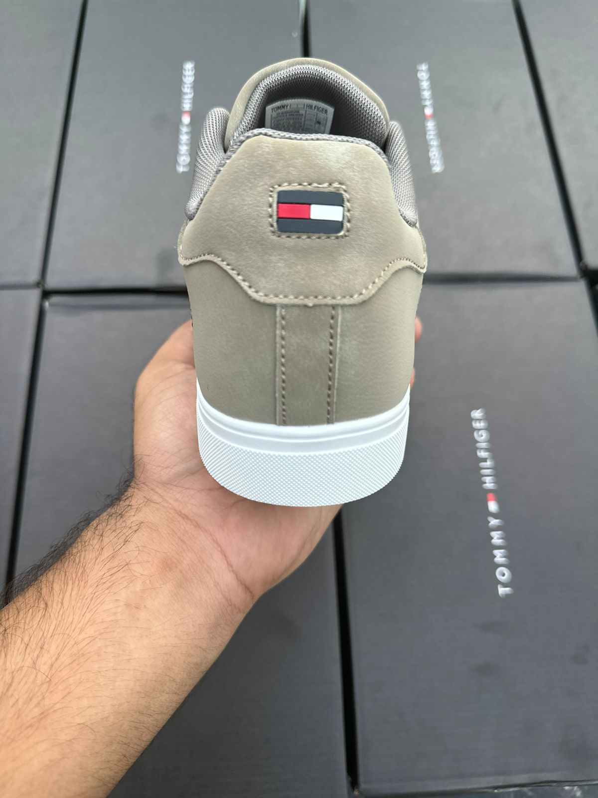 TH Court Sneakers