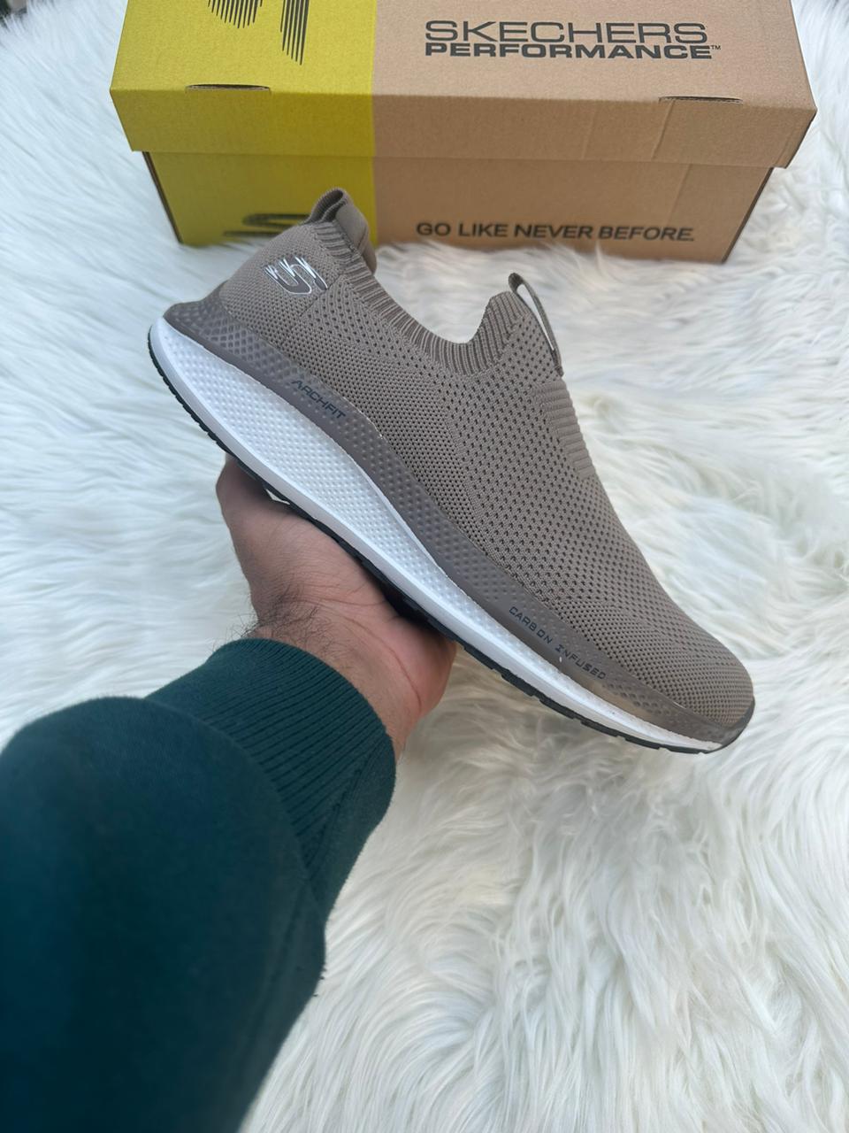 Skechers ArchFit Carbon Infused