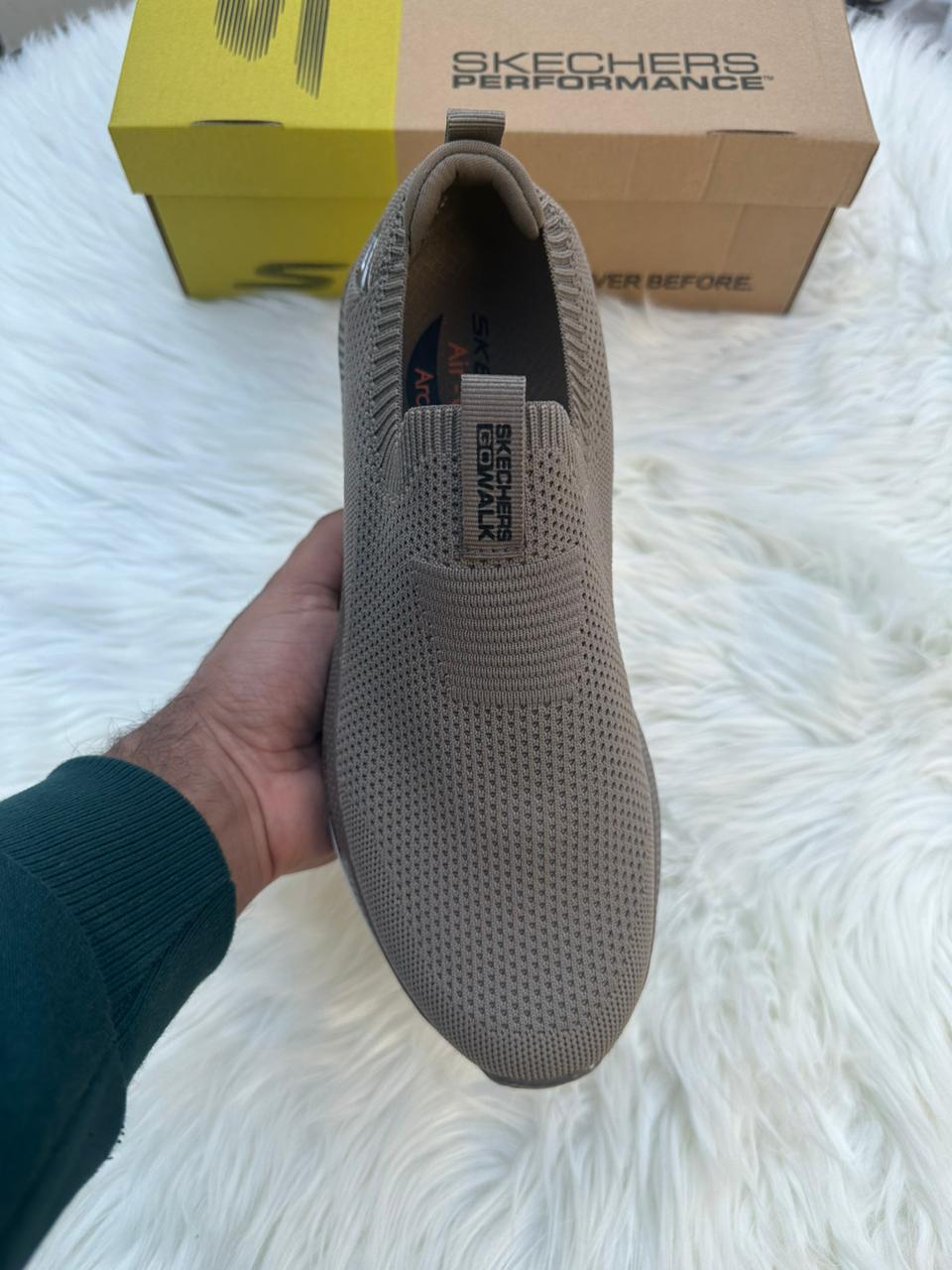 Skechers ArchFit Carbon Infused