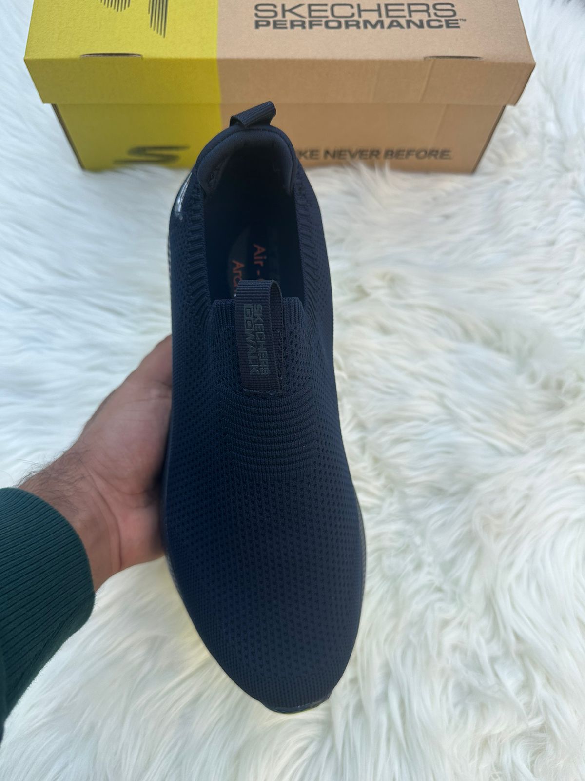 Skechers ArchFit Carbon Infused