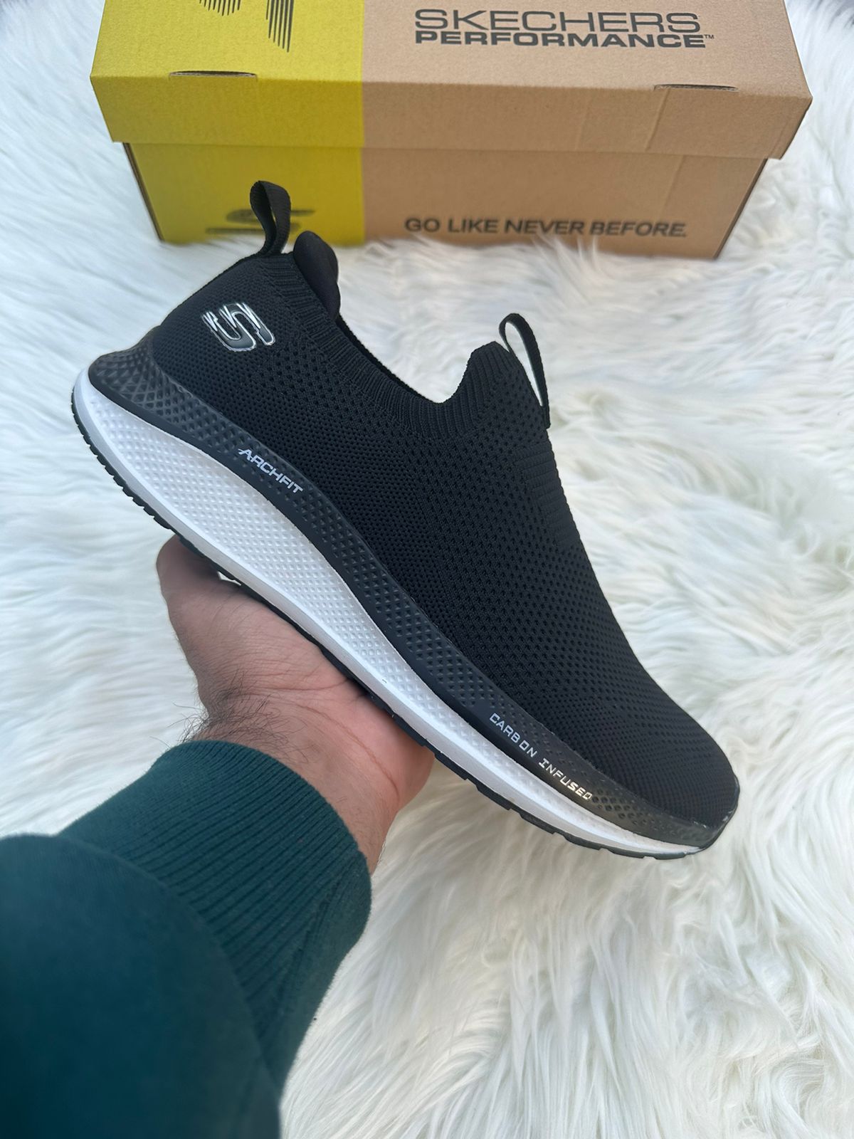 Skechers ArchFit Carbon Infused
