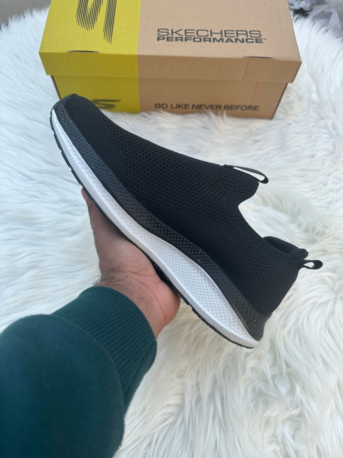 Skechers ArchFit Carbon Infused