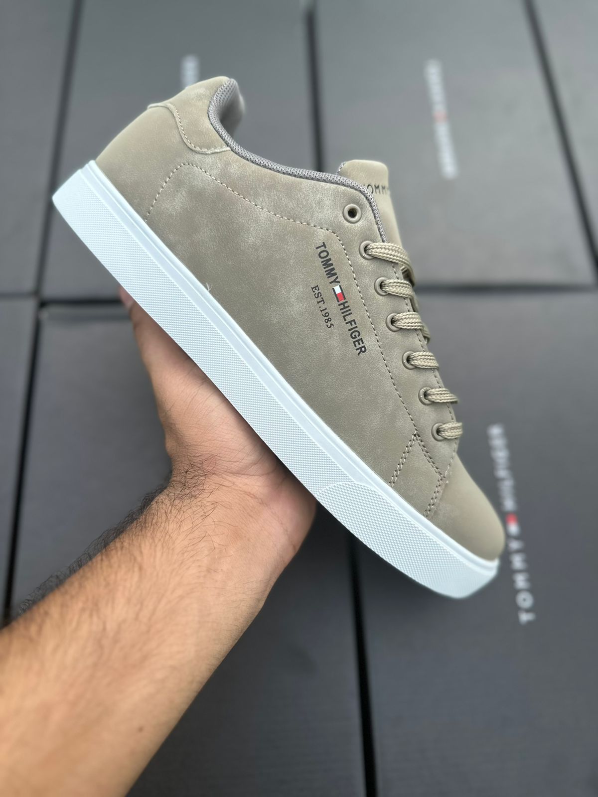 TH Court Sneakers