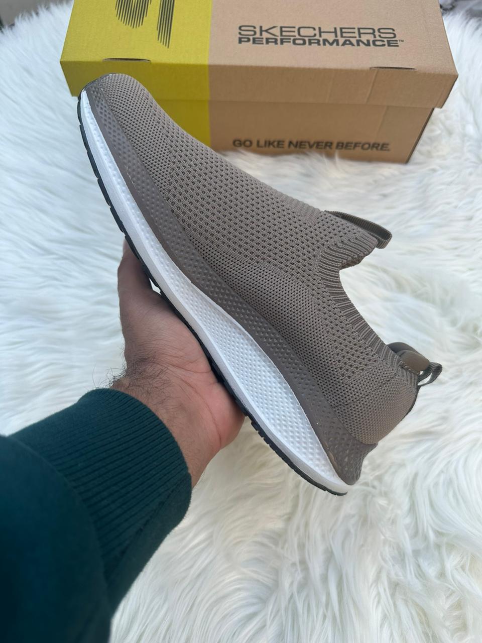 Skechers ArchFit Carbon Infused