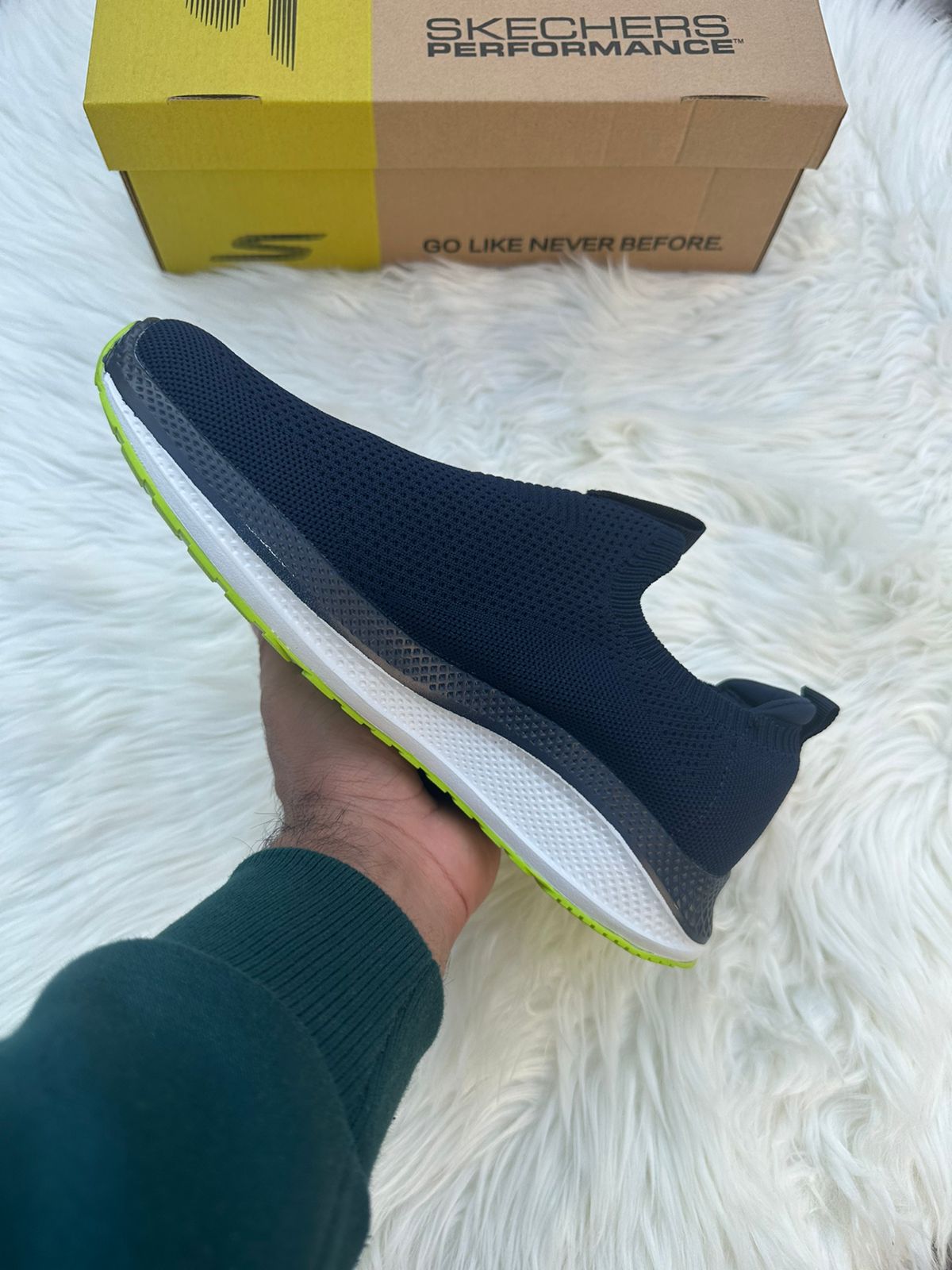 Skechers ArchFit Carbon Infused